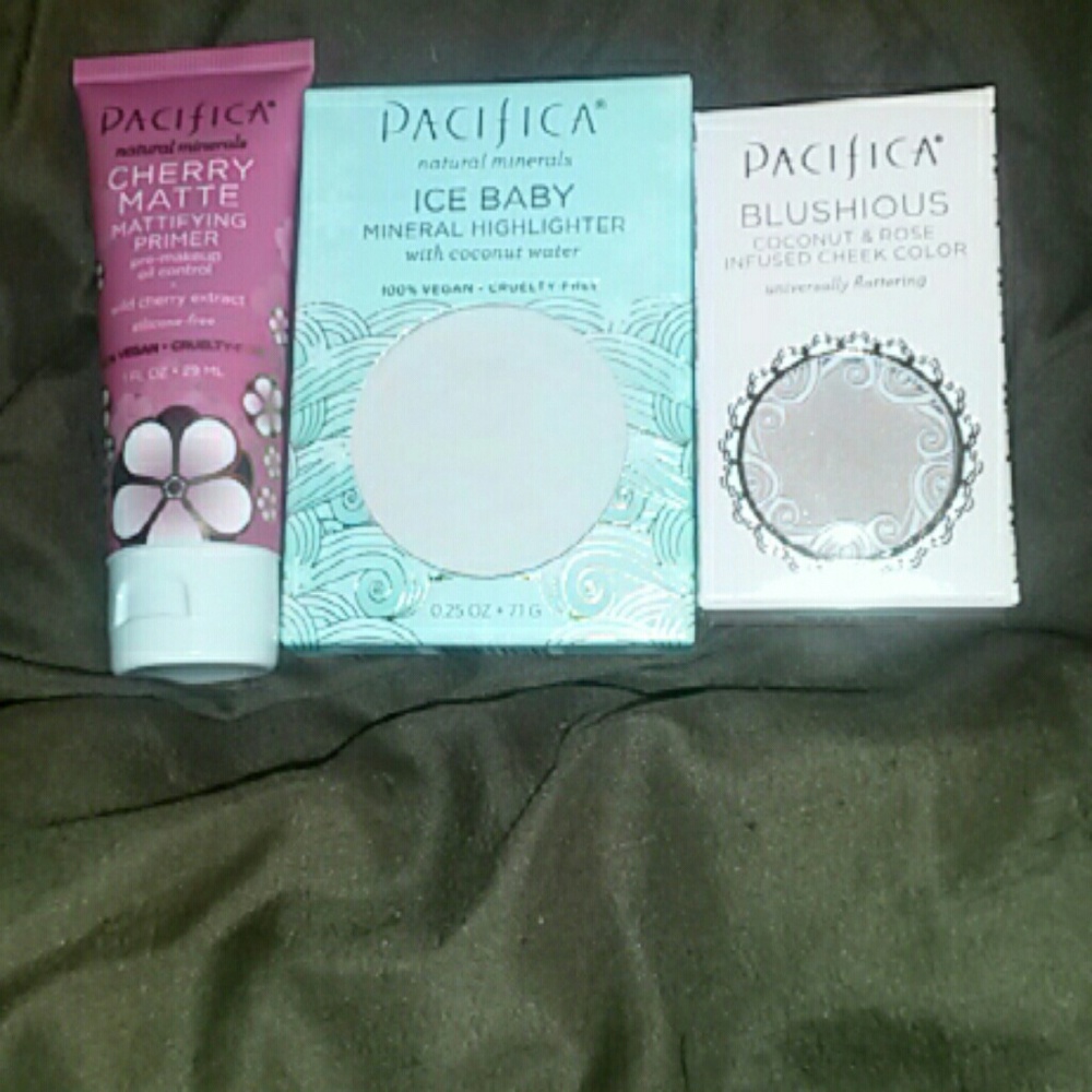 NWOT Pacifica makeup